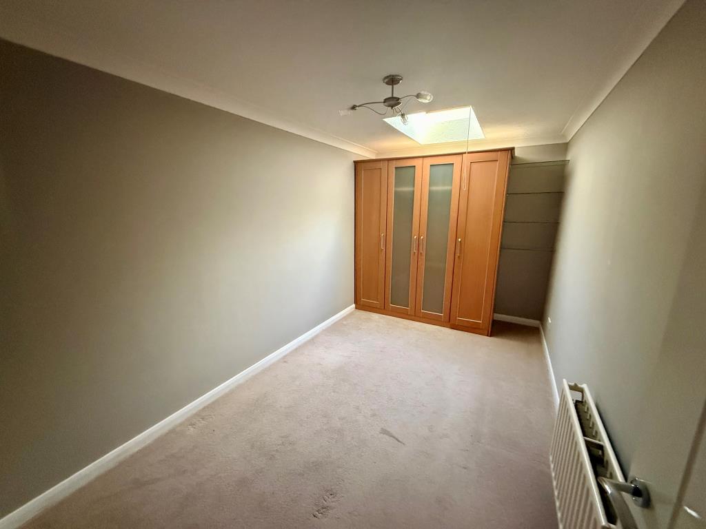 Lot: 156 - WELL PRESENTED FIRST FLOOR FLAT - Bedroom